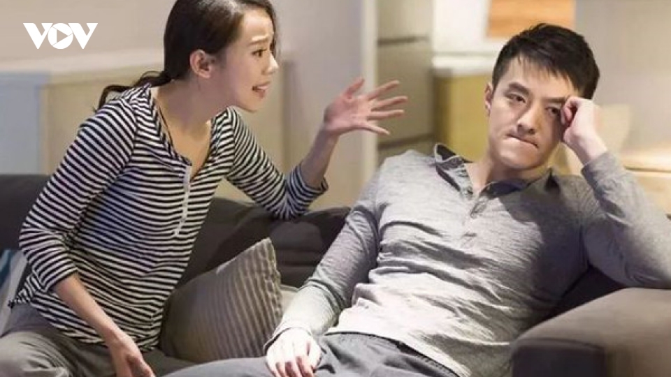 Chết lặng khi phát hiện chồng ngoại tình với người phụ nữ hơn 15 tuổi