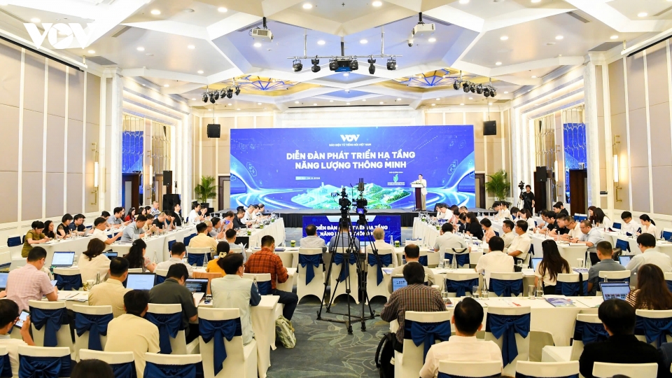 Toàn cảnh “Diễn đàn Phát triển hạ tầng năng lượng thông minh”