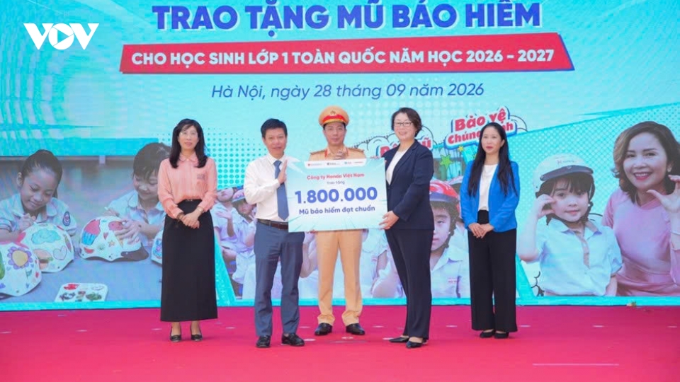 Trao tặng mũ bảo hiểm cho học sinh: Hành trình vì ATGT của Honda Việt Nam