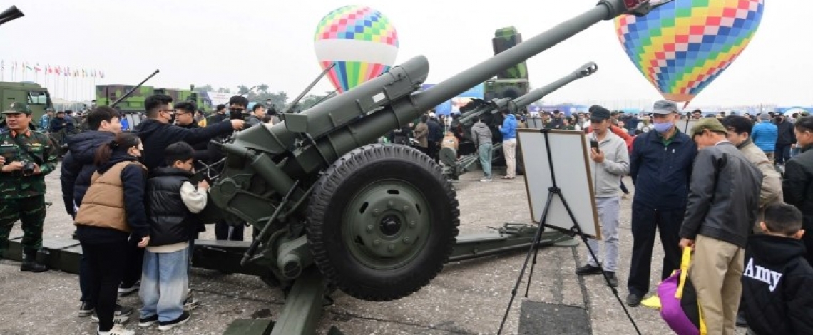 Crowds flock to International Defense Expo at weekend