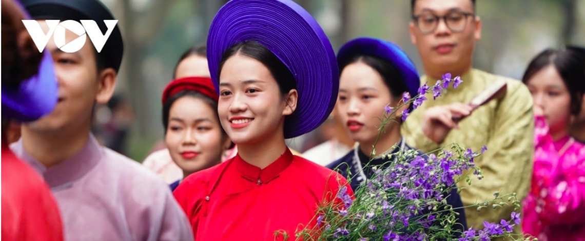 Over 400 Hanoians join street parade in Old Quarter to celebrate Tet