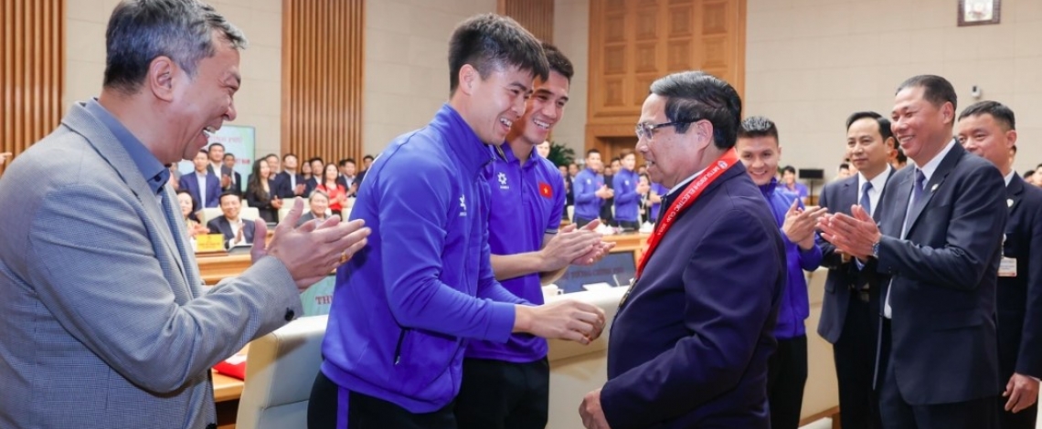 PM Chinh gives rousing welcome to national football team after ASEAN Cup victory