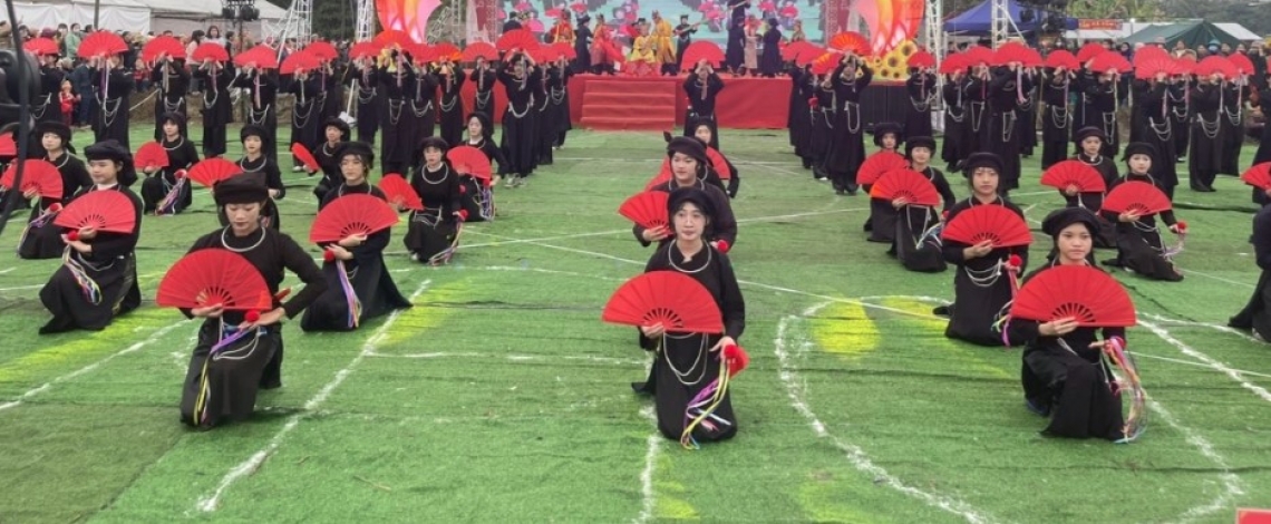 Festival in Bac Kan draws crowds praying for a peaceful year