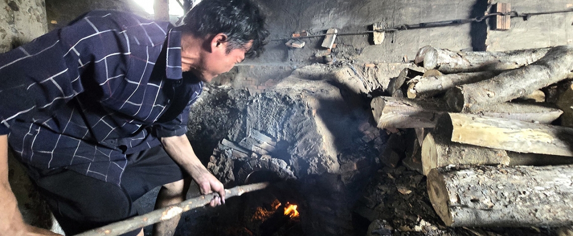 Nghề hầm than ven sông Cửa Lớn