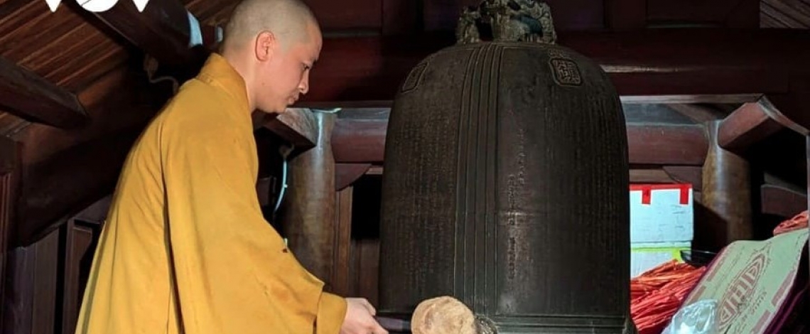 Bat Nha bell ritual echoes at over 18,000 pagodas to pray for national peace