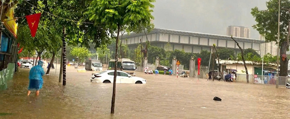 Post-Kajiki impact: Torrential rains paralyse Hanoi during morning rush hour