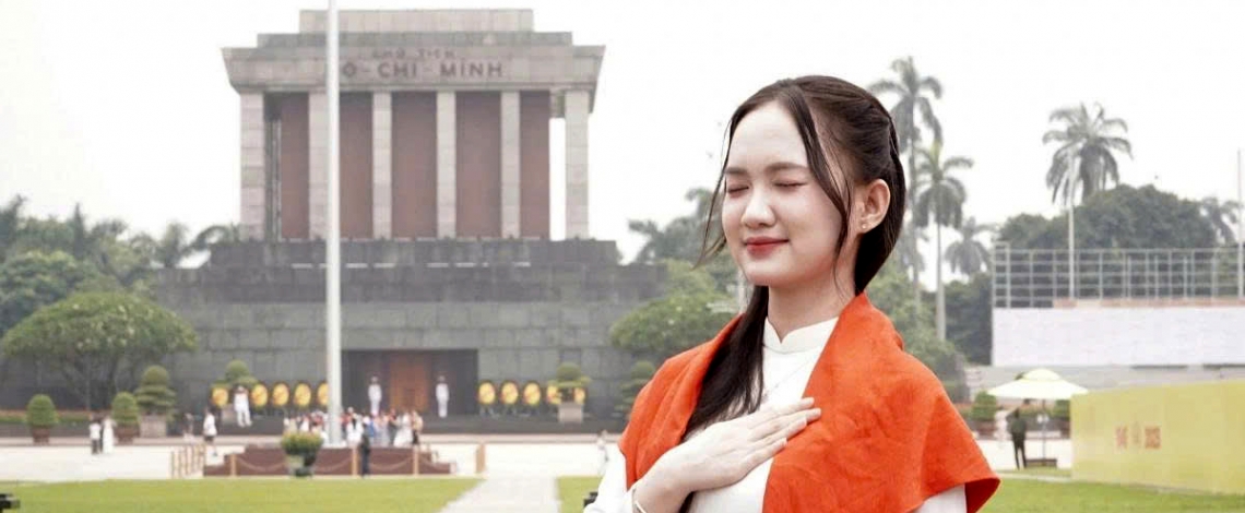 Historic Ba Dinh Square bustles ahead of 80th National Day celebration