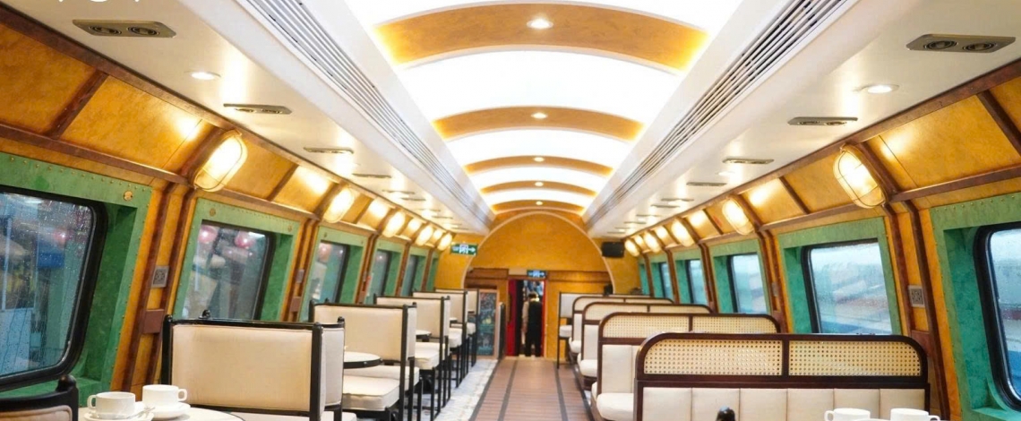 Hanoians eager to experience double-decker train for heritage tour