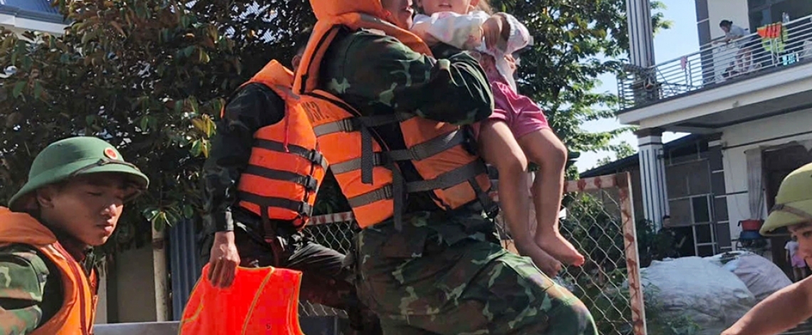 Soldiers brace floodwaters to support residents in hard-hit areas