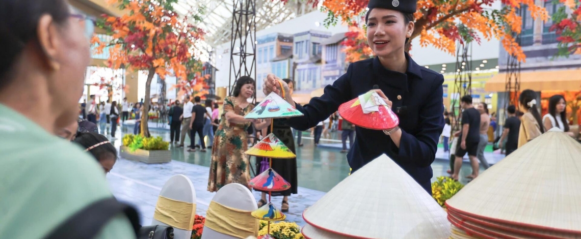 Traditional crafts and cultural heritage showcased at Hanoi Autumn Fair 2025