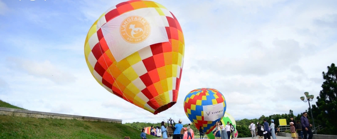 Da Lat’s sky comes alive with a vibrant display of colourful hot air balloons