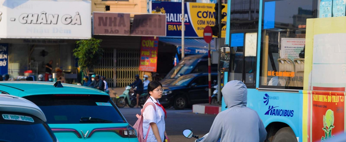 Nút giao cạnh bến xe Nước Ngầm hỗn loạn bất kể giờ giấc, điểm đen ùn tắc, tai nạn