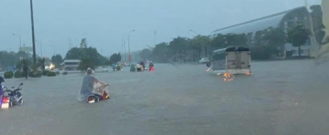 Heavy overnight rain causes widespread flooding in Hanoi