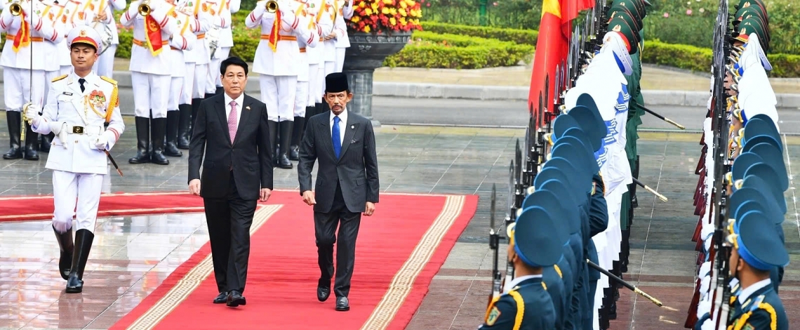 Brunei Sultan Hassanal Bolkiah warmly welcomed in Hanoi on State visit to Vietnam