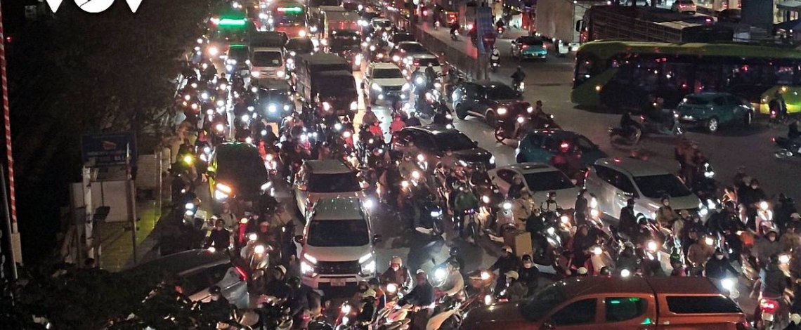 Hanoi roads gridlocked ahead of New Year 2026 holiday