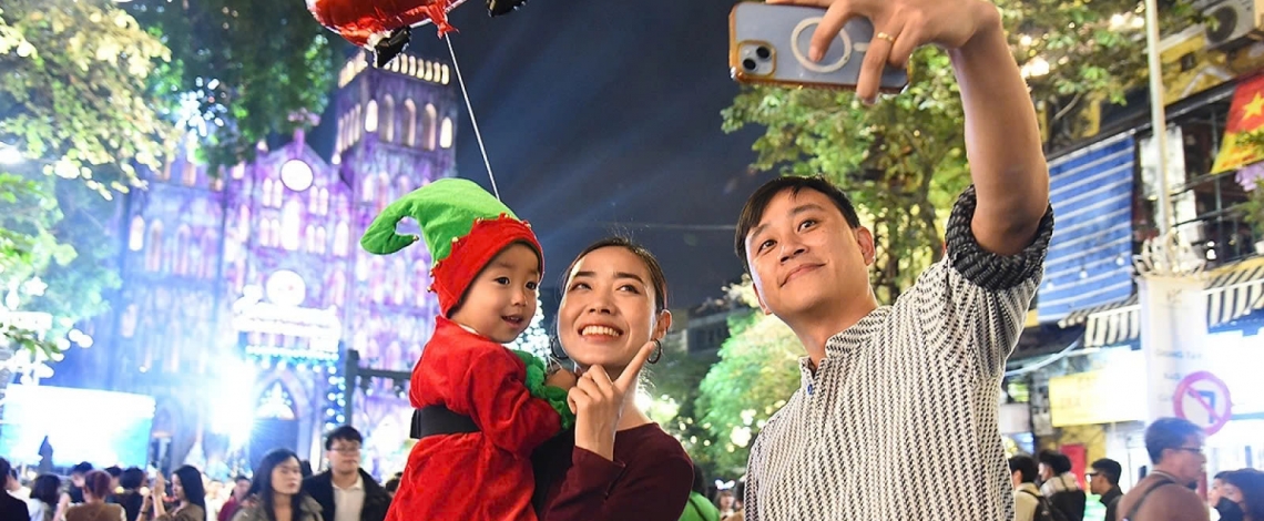 Hanoi residents and international visitors celebrate peaceful and warm Christmas