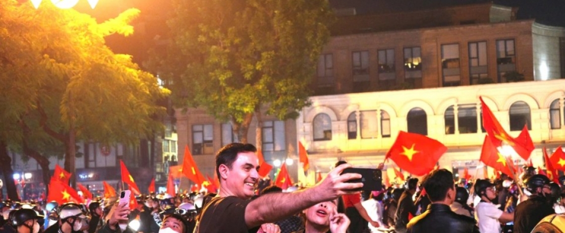 Masses take to streets to celebrate Vietnam U22’s SEA Games 33 triumph