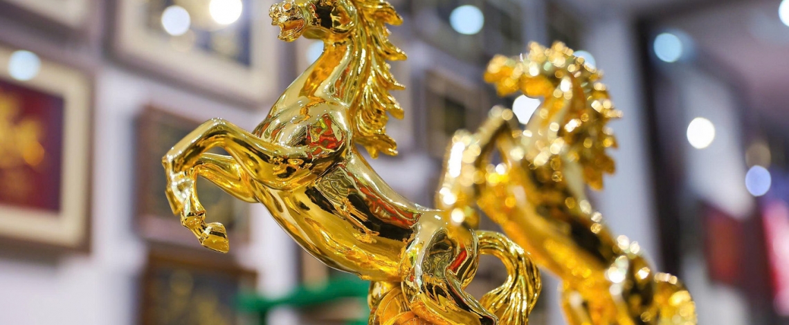 24k gold-plated horse sculpture for Lunar New Year celebration