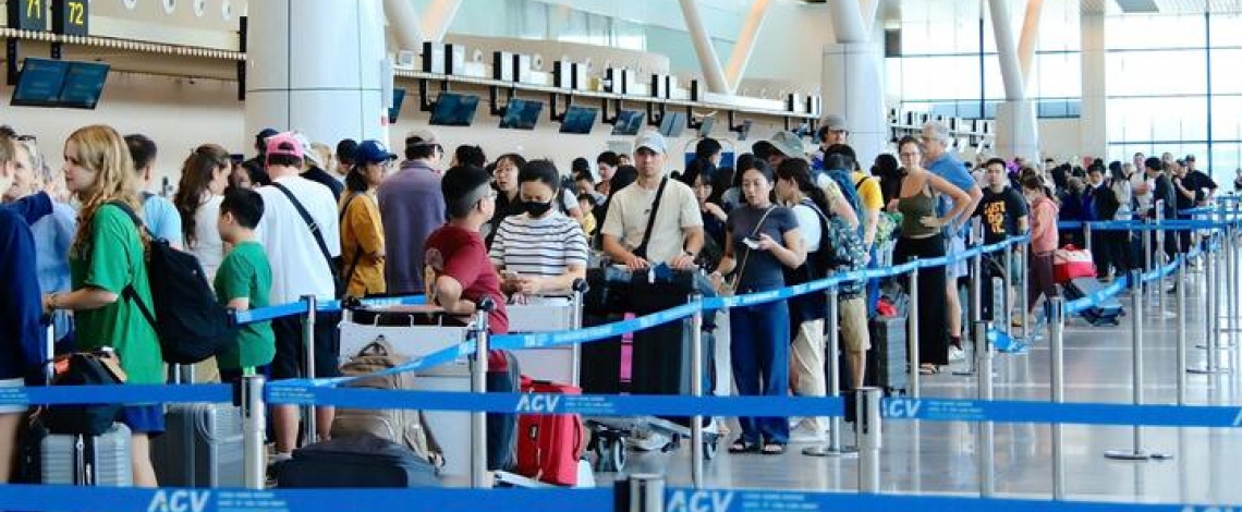 Passenger traffic at Tan Son Nhat Airport exceeds forecasts ahead of Tet