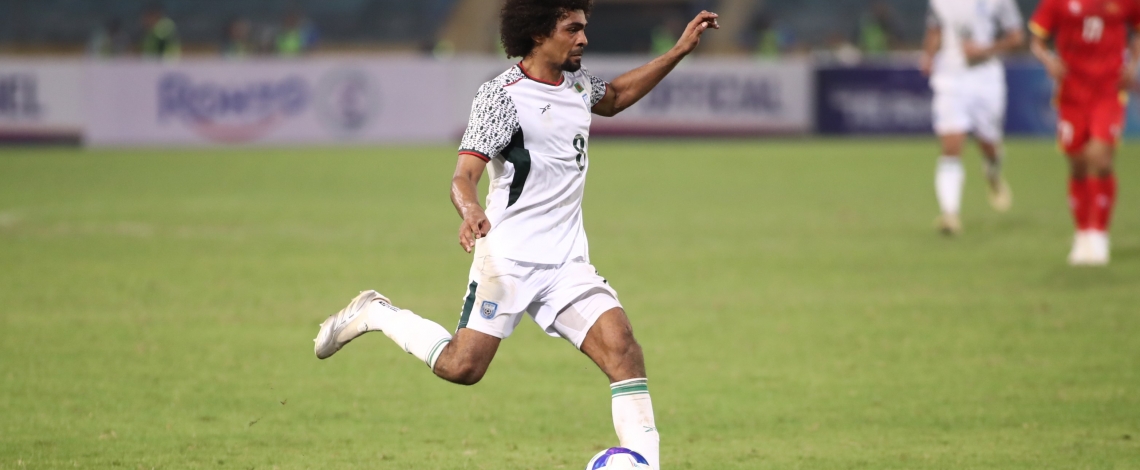 Cựu cầu thủ Ngoại hạng Anh mệt nhoài trước dàn sao ĐT Việt Nam