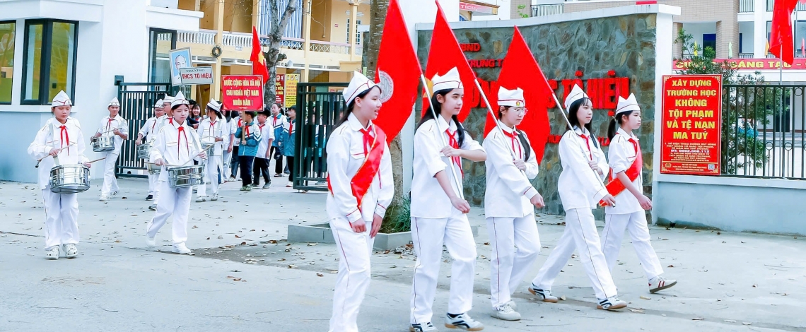 Rộn ràng ngày hội lớn qua màn diễu hành cổ động của học sinh miền núi Lào Cai