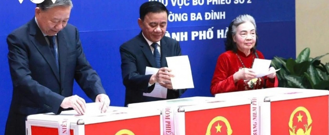 Vietnamese senior leaders cast ballots on election day