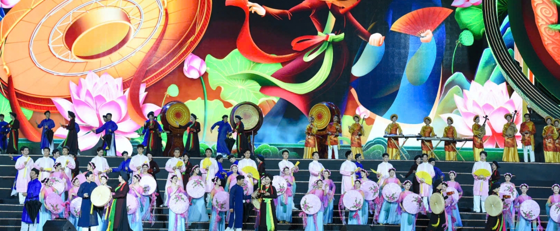 Biển người đổ về xem khai mạc Festival "Về miền di sản Bắc Ninh 2026"