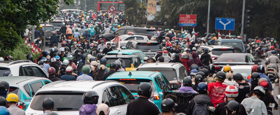 Cầu Chương Dương kẹt cứng sáng đầu tuần khi tạm cấm xe qua cầu Long Biên