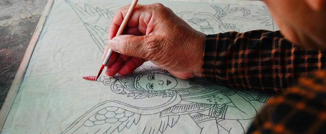 Tranh kiếng Khmer “Sóc Sờ Bai”: Nơi hồn xưa được gìn giữ qua từng nét vẽ