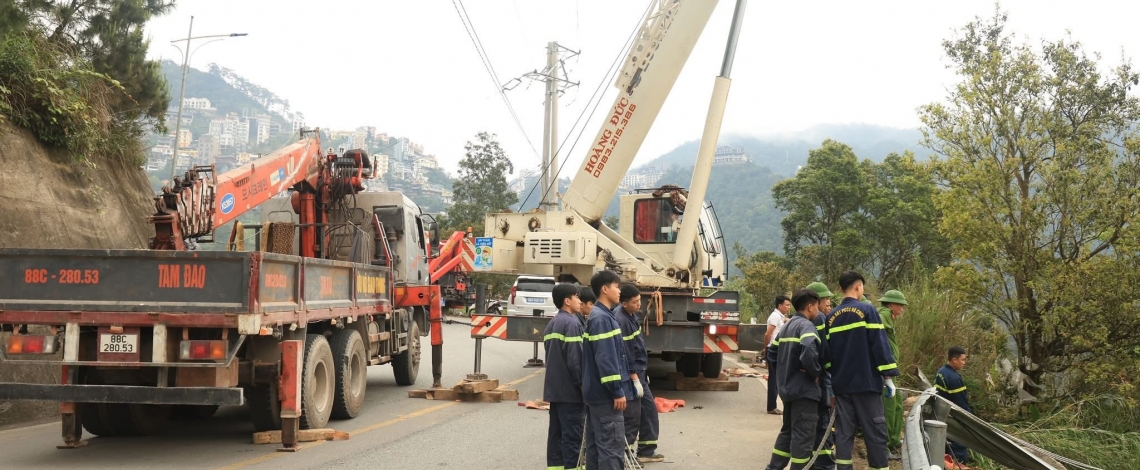 Lãnh đạo tỉnh Phú Thọ thăm hỏi nạn nhân vụ xe khách lao xuống vực ở Tam Đảo