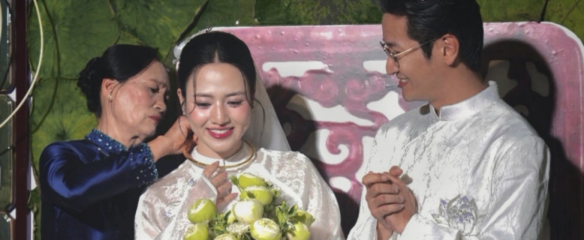 Sao Việt 8/3: Lễ ăn hỏi ấm cúng của diễn viên VTV Việt Hoa – Trọng Trí