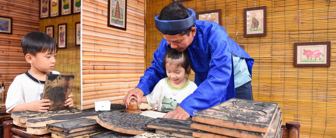 Đặc sắc triển lãm tranh dân gian Việt Nam tại làng nghề Đông Hồ ở Bắc Ninh