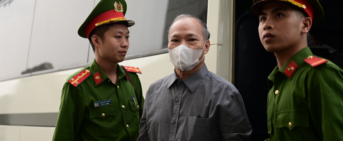 Dẫn giải cựu Thứ trưởng Hoàng Văn Thắng hầu tòa với cáo buộc nhận hối lộ