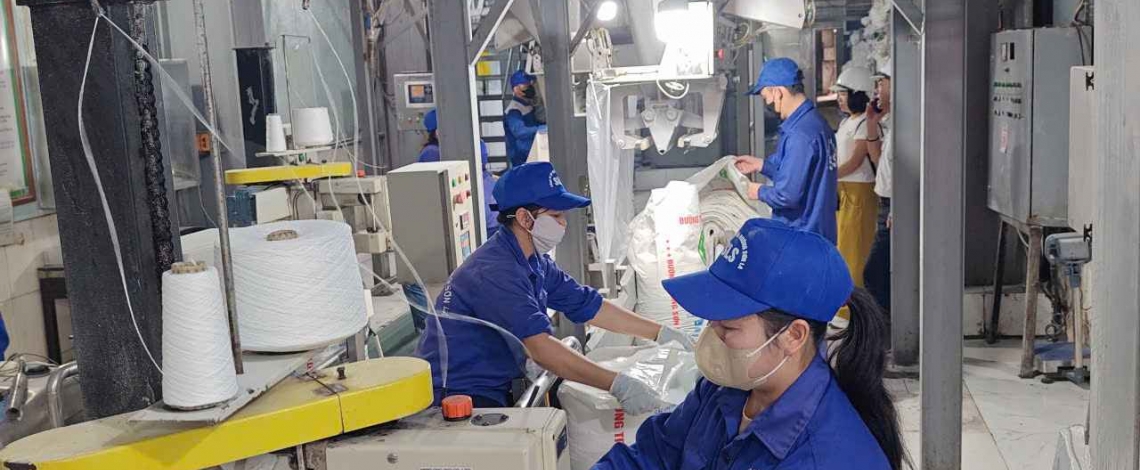Công nhân Sơn La giữ nhịp sản xuất trong kỳ nghỉ lễ