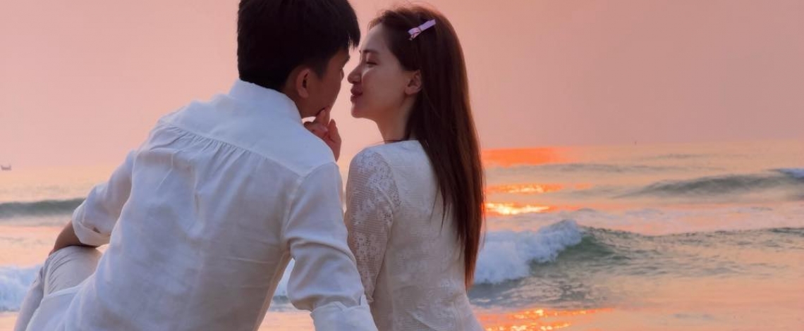 Hòa Minzy tình tứ đón bình minh bên bạn trai quân nhân