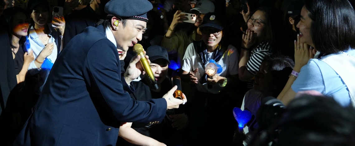 Soobin vào vai Captain "đốn tim" fan, tạ lỗi fan nhí bằng món quà đặc biệt