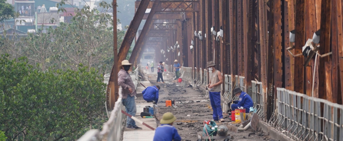 Cầu Long Biên "thay áo mới" khi được đại tu sau nhiều năm