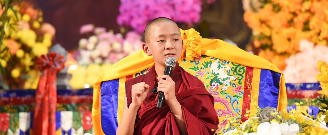 Biển người đổ về Bắc Ninh nghe Hoàng tôn Vairochana Rinpoche tại chùa Hưng Phúc