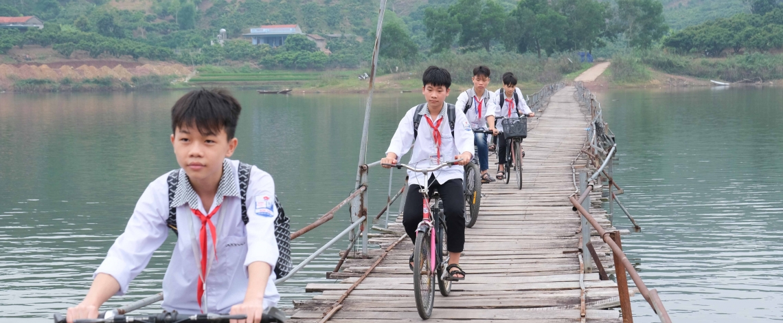 Người dân vùng lòng hồ Cấm Sơn, Bắc Ninh mong ước về một cây cầu kiên cố