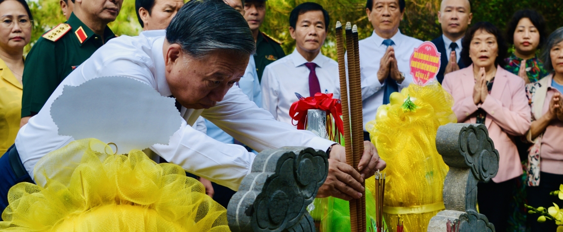 Tổng Bí thư, Chủ tịch nước dâng hương tưởng niệm Đại tướng Võ Nguyên Giáp