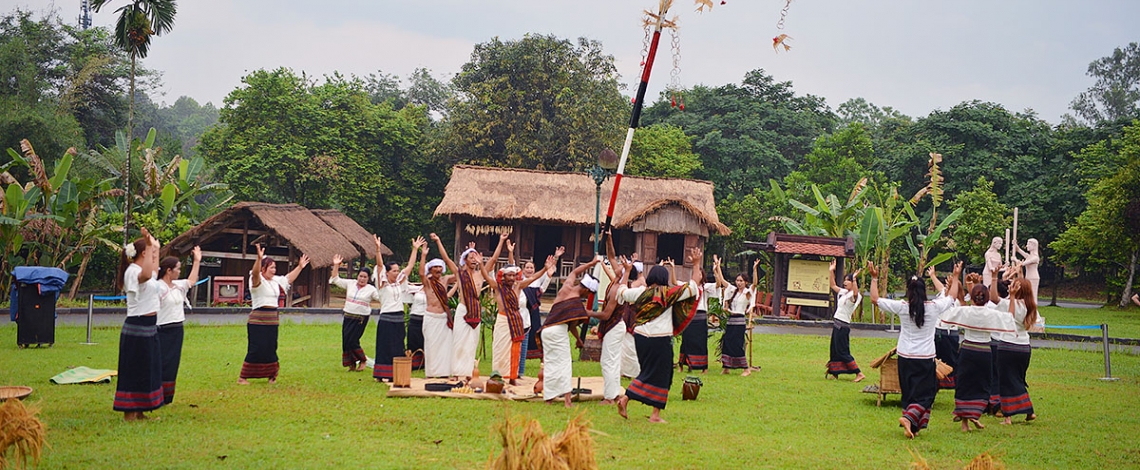 Lễ mừng lúa mới của người Chu Ru sống động giữa lòng Hà Nội