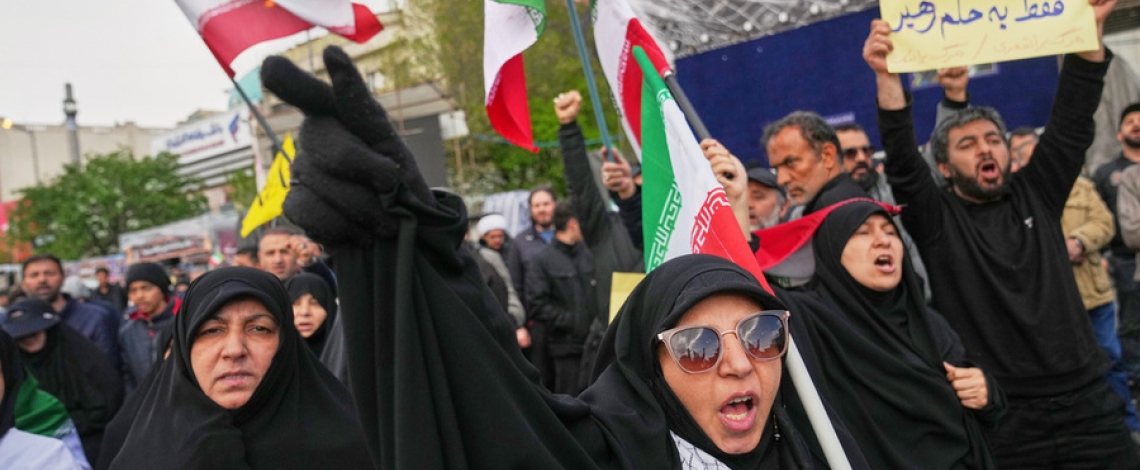 Hàng nghìn người dân Iran tuần hành ăn mừng lệnh ngừng bắn