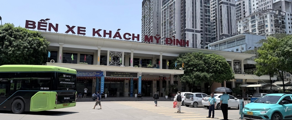 Kỳ nghỉ lễ: Bến xe truyền thống ế khách, xe limousine, xe ghép kín chỗ