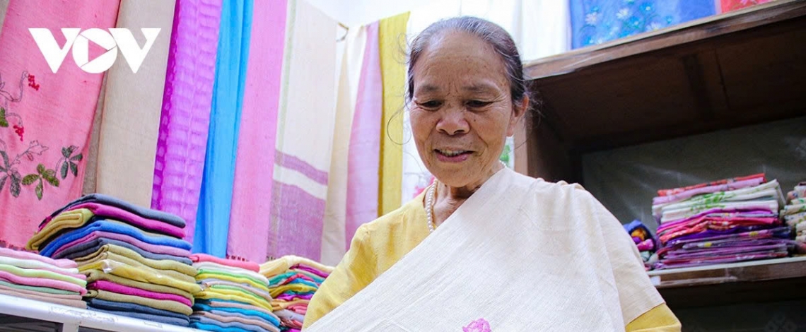 From lotus flower to silk - the unique journey of Phung Xa village