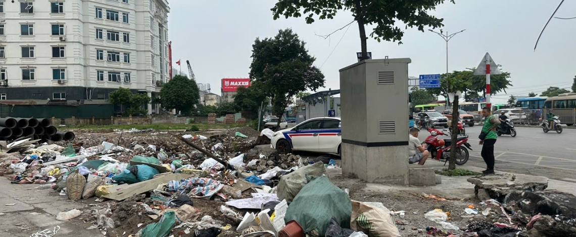 Đường Đồng Tàu biến thành bãi rác tự phát sau giải phóng mặt bằng