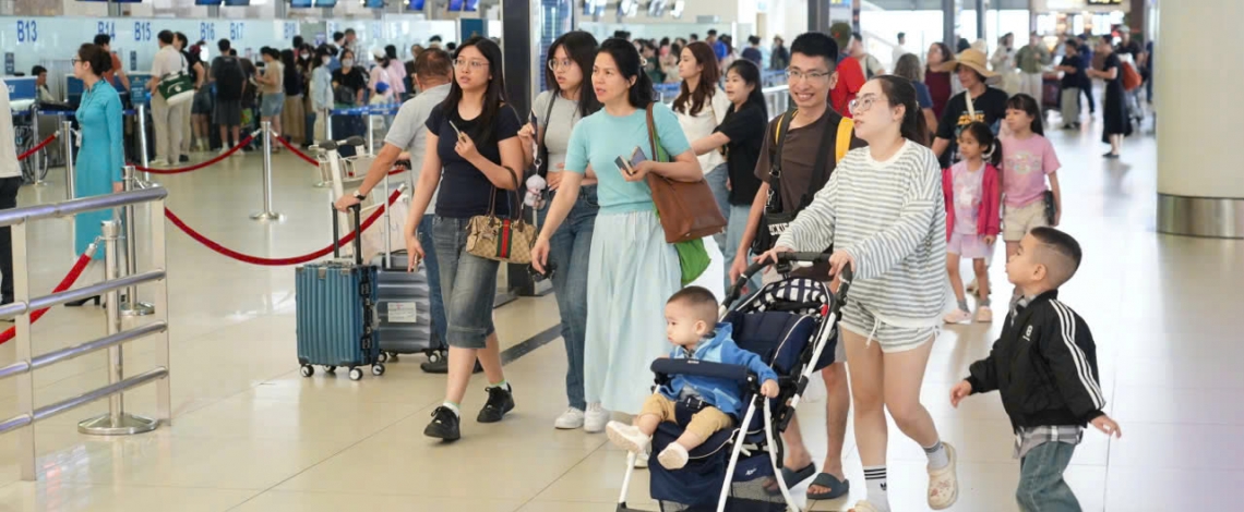 Gần 113.000 khách đổ về Nội Bài ngày cao điểm trước kỳ nghỉ lễ 30/4
