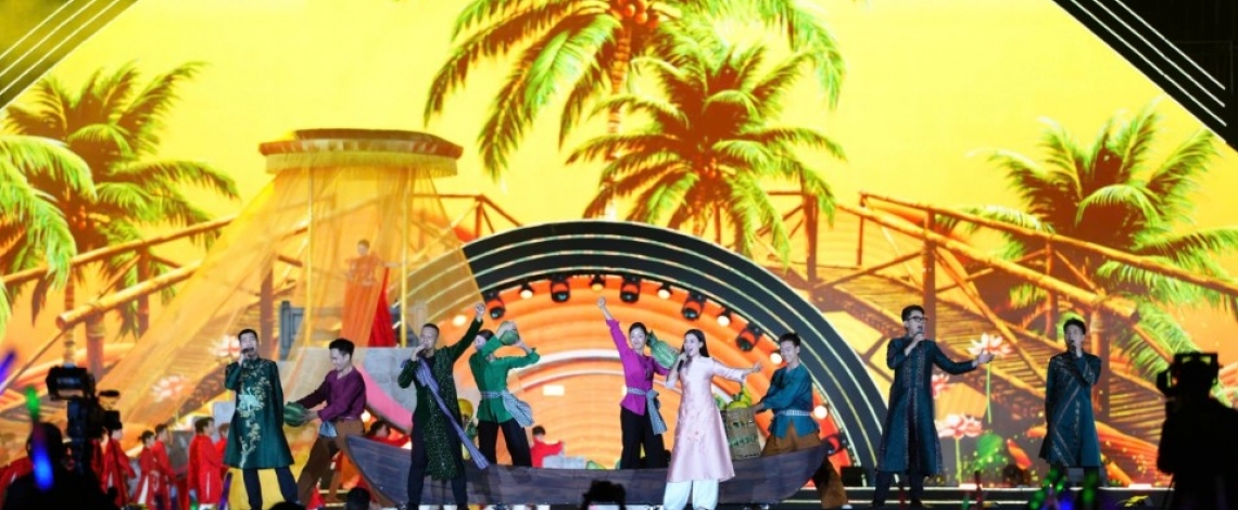 Spectacular performances open 17th National Radio Festival in Quang Ninh
