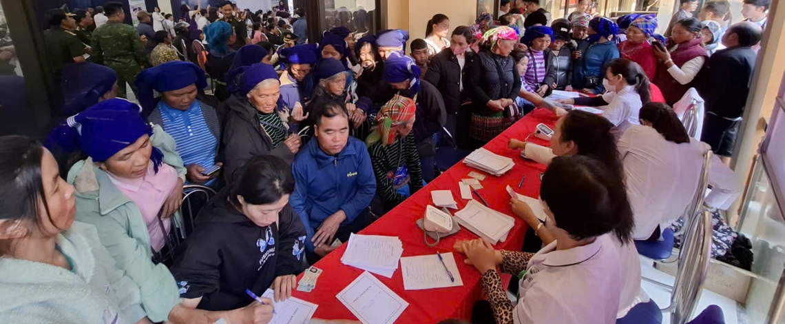 Hơn 60 bác sĩ "vượt núi" đến khám bệnh cho đồng bào Y Tý