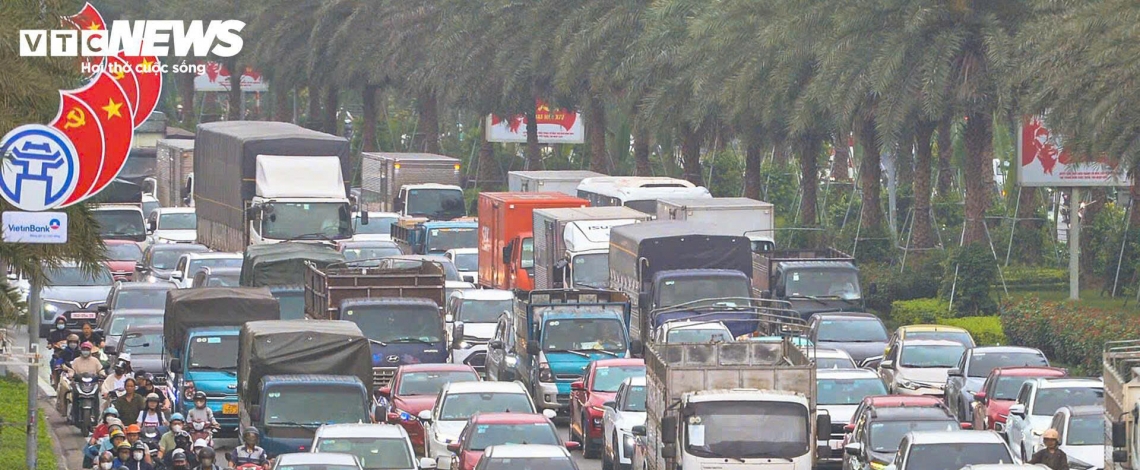 Rào chắn thi công metro số 5, Đại lộ Thăng Long tắc dài