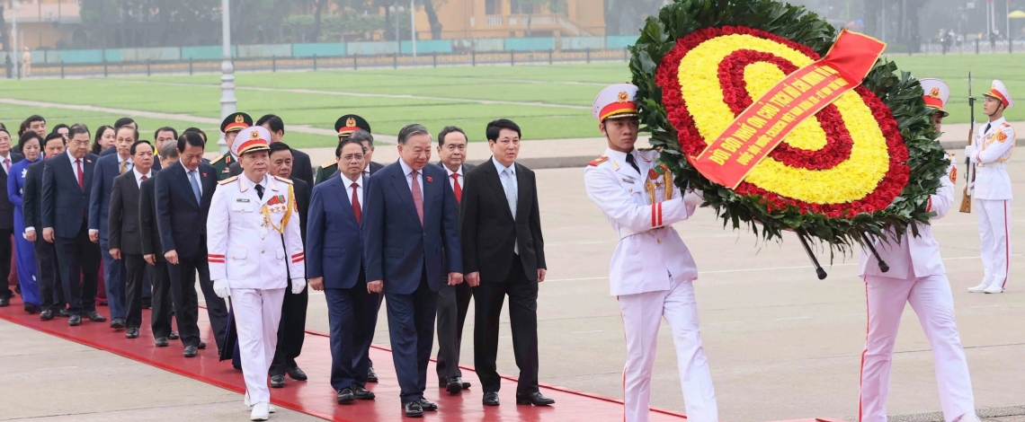 Lãnh đạo Đảng, Nhà nước, đại biểu Quốc hội vào Lăng viếng Chủ tịch Hồ Chí Minh